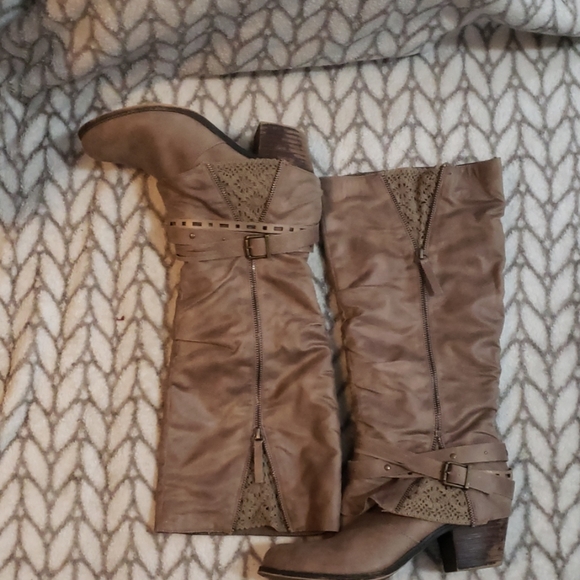 Boots - Picture 1 of 2